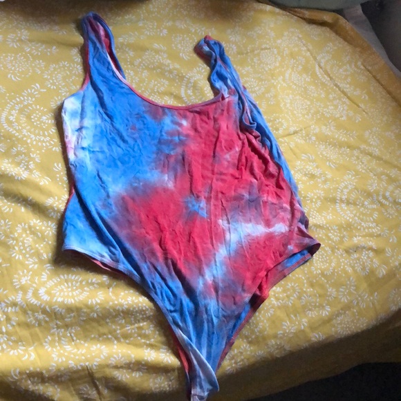 One piece - Picture 2 of 2